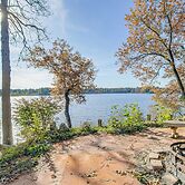Keshena Lake House: Fire Pit, Deck