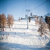 Apartment With Stunning Mountain View