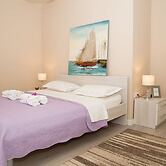 Peaceful Escape With Mountain Views, Heated Pool and Modern Amenities