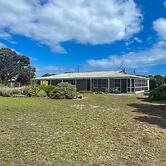 The Swans Cottage - Walking Path to Bird Blind