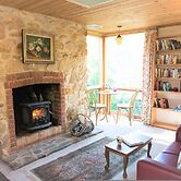 Adelaide Hills Camellia Cottage Wifi