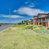 By The Sea Beachfront Apartment Wifi