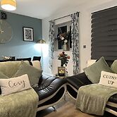 Bramblemead 5 bed House in Manchester Leigh