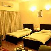 New Hotel Couple In Karachi