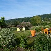 Modern Holiday Home in Crux-la-ville With Terrace