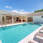 Villa Shapira 6BR Luxurious Designer Home With Heated Pool