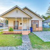 4 Mi to Dtwn Little Rock: Studio w/ Porch