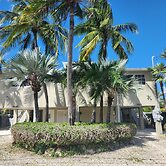 Palm Tree Cove Resort