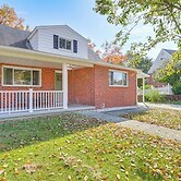 5 Mi to Downtown Baltimore: Quiet Home w/ Porch