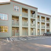 Riverfront Apt in Old Town Florence!
