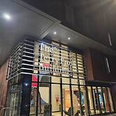 Terry Frost Budget-Friendly Ensuite Room for Students Only