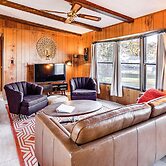 6 Mi to Balanced Rock Park: Home in Castleford