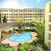 Poolside Apartment - Sleeps 4, Ac & Hot Shower