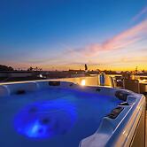 Sunset Serenity by Avantstay Rooftop w/ Hot Tub & Fire Pit, 3 Blocks t