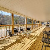 Bonnieville Farmhouse on 69 Acres w/ Porch!