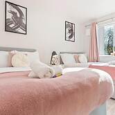 1 Bedroom Apartment Sleeps 4, Free Parking, Tv