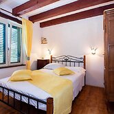 Authentic Dalmatian Hillside Escape With Pool, Sauna & BBQ