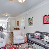 1 Mi to Uga: Charming Athens Condo w/ Balconies!