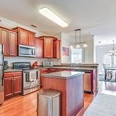 1 Mi to Uga: Charming Athens Condo w/ Balconies!
