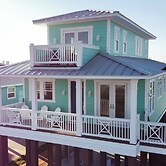 Walk to Ocean: Home w/ Deck in Surfside Beach!