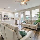 36 Mi to Sequoia NP: Pet-friendly Home w/ Dog Run!