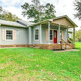 < 1 Mi to Boat Ramp: Lake Livingston Retreat!