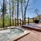 Deck & Fire Pit: Mtn-view Cabin in Rabun Gap