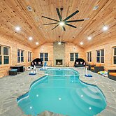 Grand Timber by Avantstay Indoor Pool, Sports Court, Game Room, & More