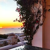 Zephyrus Sunset House