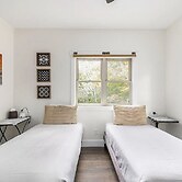 Overlooking Shoreline 2BDR Chalet 18396