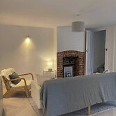 Seaside Retreat - Sleeps 5, Garden & Parking