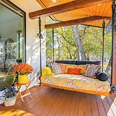 Dreamy Hilltop View: Roseburg Wine Country Retreat