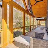 Walk to Nantahala Forest: Mtn-view Creekside Haven