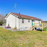 Lake Anna Getaway w/ Fire Pit + Dock Access!