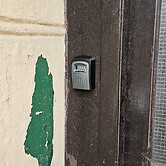 Snug - Macushla Apartment