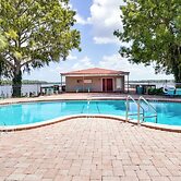 Lakefront Condo w/ Pool & Views: 7 Mi to Orlando!