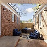 Cozy Retreat near Uptown with Hot Tub