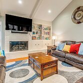 Outdoor Entertainment Space: Austin Family Home