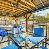 Outdoor Entertainment Space: Austin Family Home