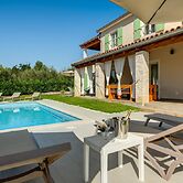 Villa in Srebrnici With Pool Near Marea Beach