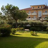 Madama club village