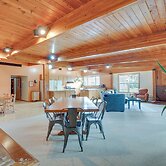 Grand Rural Wisconsin Retreat: Full Indoor Gym