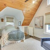 Walk to Roanoke River Greenway: Mountain-view Home