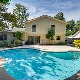 Pool Spacious Central Home 7mile to Beach