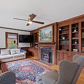 Cozy Stay w Fireplace Near Gunstock Laconia