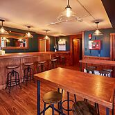 Home Near Hiking Biking w Hottub 6 Bedrooms