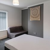 Charming Algernon House in Warrington