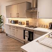2 Bed, Sleeps 4, Pet Friendly, Free Parking