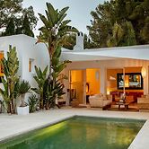 Lavish Villa Near Cala Llonga