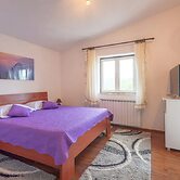 Sunny Escape Holiday Home Dicmo With Pool and Gym